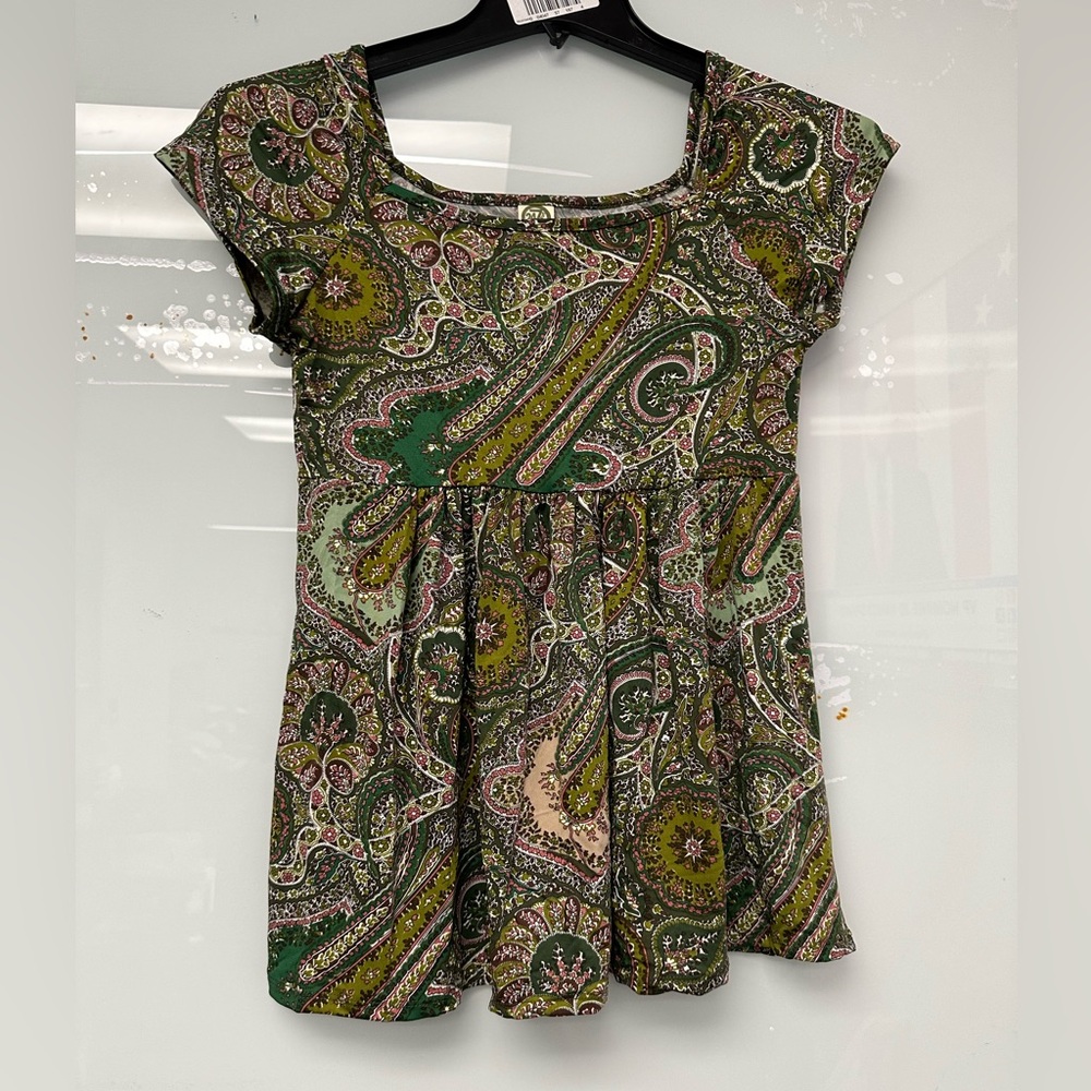 24/7 Comfort Apparel Womens Marlowe Green Paisley Short Sleeve Top New Size Medi - Picture 2 of 2